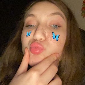 Meet your Posher, Cassandra